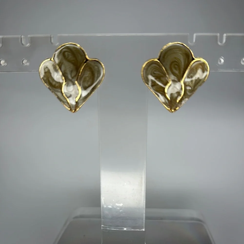 Elegant Gold and Jade Floral Earrings